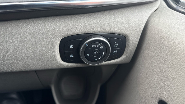 Ford Tourneo Custom Transit Custom Tourneo L2 Diesel Fwd 2.0 EcoBlue 150ps Low Roof 8 Seater Titanium